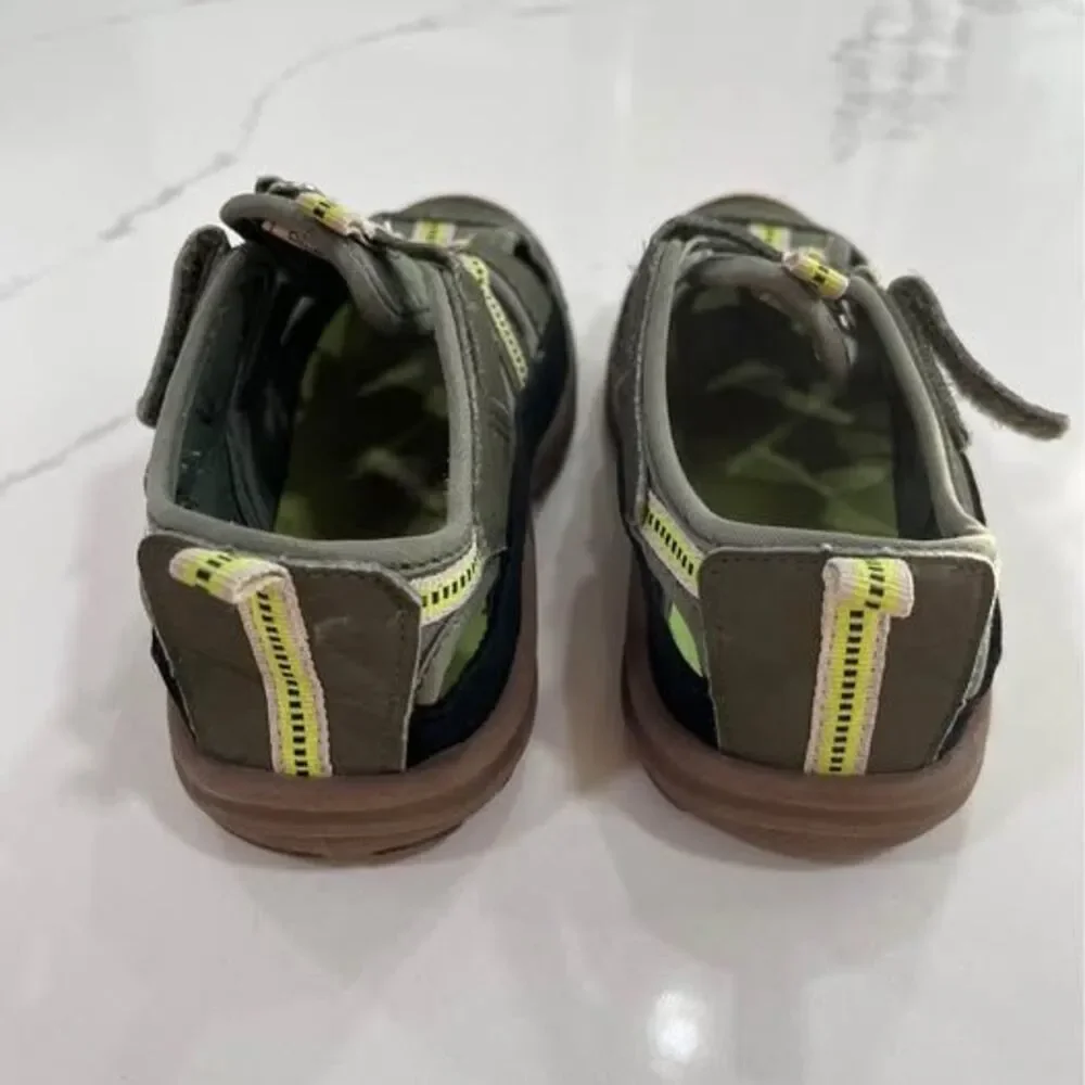 OshKosh B'gosh Boys' Shoes Size 12M sandal water shoe